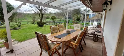 Ein Garten an der Unterkunft Tolle Untergeschoss-Wohnung für bis zu 5 Personen mit großem Garten und Terrasse