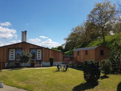 Ein Garten an der Unterkunft Tolle Untergeschoss-Wohnung für bis zu 5 Personen mit großem Garten und Terrasse