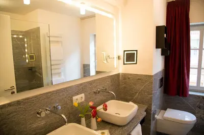 Ein Badezimmer in der Unterkunft TRIP INN Kaiser Hotel & Restaurant Heidelberg-Schriesheim