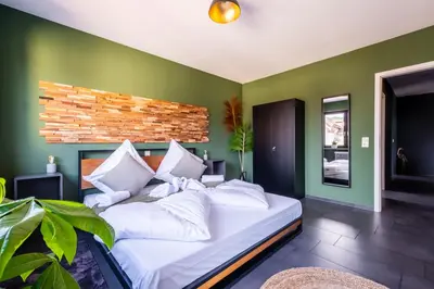 Ein Bett oder Betten in einem Zimmer der Unterkunft Design Studio Karlsruhe Durlach - Stylisches Apartment 70qm Altstadt