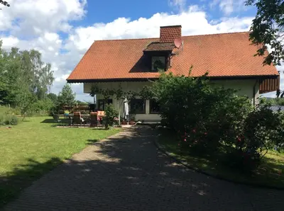 Ein Garten an der Unterkunft Haus Dreil