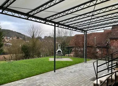Ein allgemeiner Bergblick oder ein Berglick von der Ferienwohnung aus