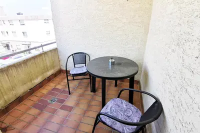 Ein Balkon oder eine Terrasse in der Unterkunft FR13 - Modernes 1-Zimmer-Apartment mit Balkon in Rodgau