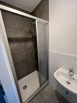 Ein Badezimmer in der Unterkunft Monteurwohnung Pforzheim - L8 Street