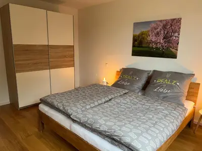 Ein Bett oder Betten in einem Zimmer der Unterkunft Ferienweingut Wissing Wohnung Theo
