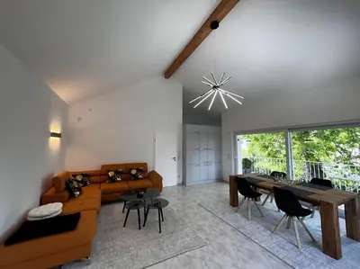 Ein Sitzbereich in der Unterkunft KLIMATISIERTE schöne 110 qm große moderne und helle Wohnung