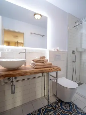 Ein Badezimmer in der Unterkunft REFUGIUM Theresienstraße 19 - Chambre Monet