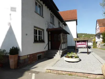 Das Gebäude in dem sich die Pension befindet