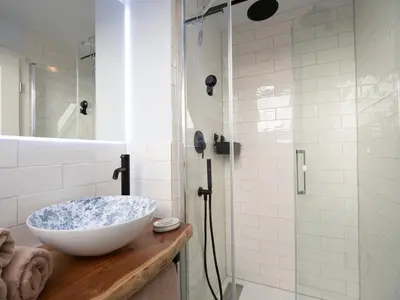 Ein Badezimmer in der Unterkunft REFUGIUM Theresienstraße 19 - Chambre Slevogt