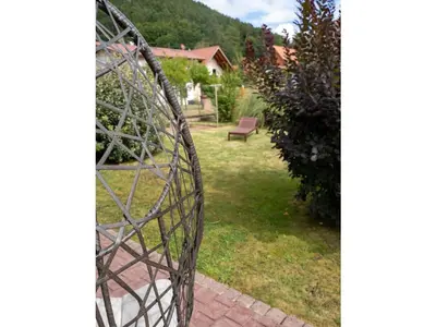 Ein allgemeiner Bergblick oder ein Berglick von des Ferienhauses aus