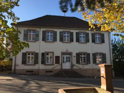 Das Gebäude in dem sich die Ferienwohnung befindet