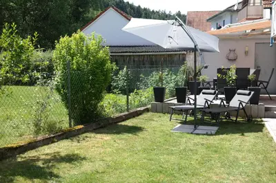 Ein Garten an der Unterkunft Ferienwohnung Schubert