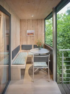 Ein Balkon oder eine Terrasse in der Unterkunft Baumhaus im Vogelgesang