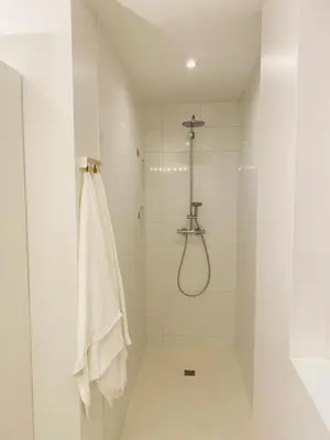 Ein Badezimmer in der Unterkunft FeWo Silberberg im Loftstil mit Terrasse