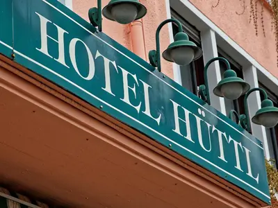 Ein Zertifikat, Auszeichnung, Logo oder anderes Dokument, das in der Unterkunft Hotel Hüttl ausgestellt ist
