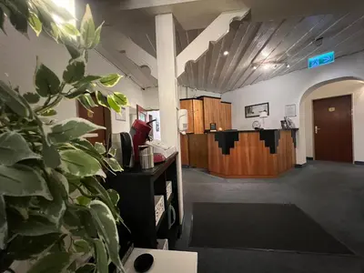 Lobby/Rezeption in der Unterkunft Hotel Hüttl