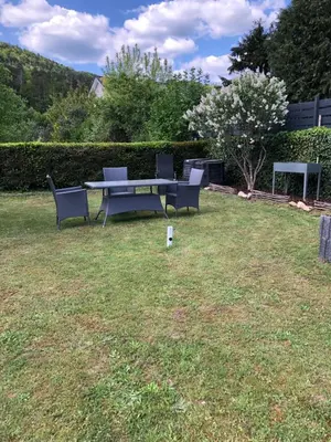 Ein Garten an der Unterkunft Ferienwohnung in Dahn