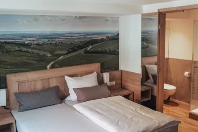 Ein Bett oder Betten in einem Zimmer der Unterkunft Gasthaus Zum Adler