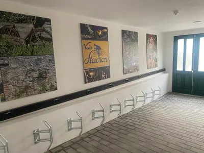 Ein Sitzbereich in der Unterkunft Das schiefe Haus- Wohnung 