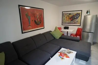 Ein Sitzbereich in der Unterkunft Neue und zentral gelegene Wohnung in Stuttgart
