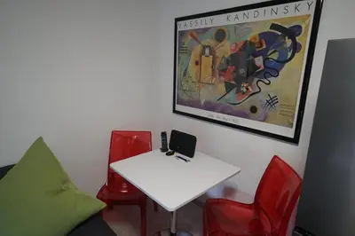 Ein Sitzbereich in der Unterkunft Neue und zentral gelegene Wohnung in Stuttgart