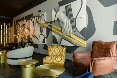 Ein Sitzbereich in der Unterkunft Motel One Mannheim