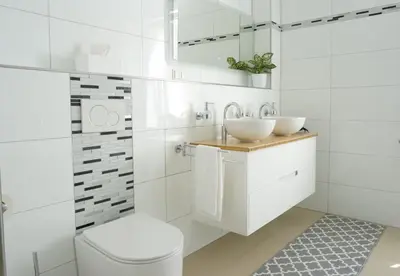 Ein Badezimmer in der Unterkunft Mein Apartment Flowers mit Kamin, bis 10 Personen
