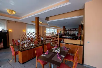 Ein Restaurant oder anderes Speiselokal in der Unterkunft Kraichtaler Hof