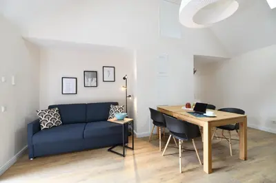Ein Sitzbereich in der Unterkunft Das schiefe Haus Wohnung Odenwald