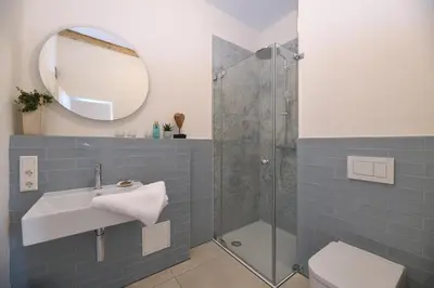 Ein Badezimmer in der Unterkunft Das schiefe Haus Wohnung Bergstraße