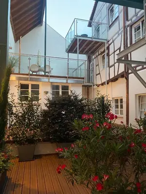 Ein Balkon oder eine Terrasse in der Unterkunft Das schiefe Haus Wohnung Bergstraße