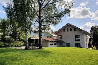Ein Garten an der Unterkunft Blumen(t)raum - Ferienwohnung in Karlsruhe
