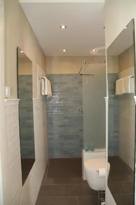 Ein Badezimmer in der Unterkunft Rosie's Place: Furnished Apartment with Style