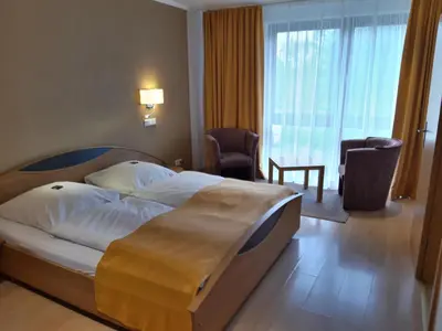 Ein Bett oder Betten in einem Zimmer der Unterkunft Kurpark-Residenz Deidesheim