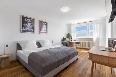 Ein Bett oder Betten in einem Zimmer der Unterkunft Über den Dächern der Stadt - nähe ZKM