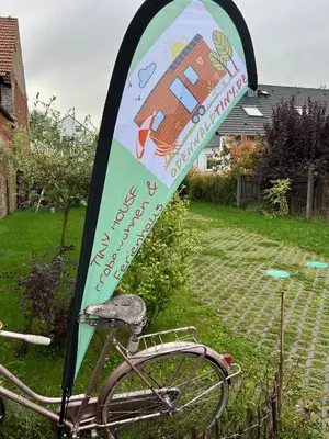 Ein Garten an der Unterkunft Tiny House mit Saunafass und Garten