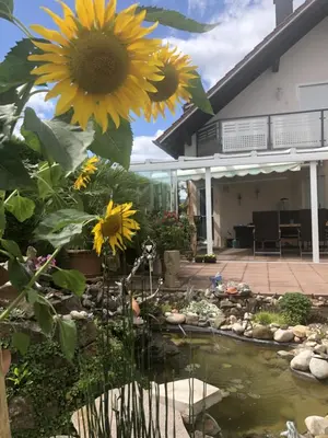Ein Garten an der Unterkunft Ferienwohnung am Schoosberg, Niederkirchen bei Deidesheim