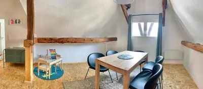 Ein Sitzbereich in der Unterkunft Alte Scheune Birkweiler