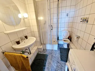 Ein Badezimmer in der Unterkunft Cozy apartment in Auerbach, 55 m², mountain view