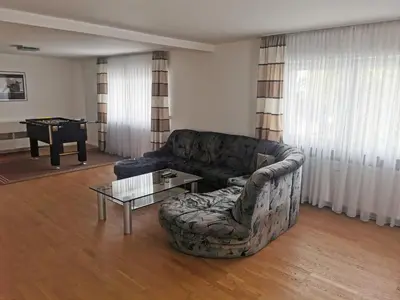 Ein Sitzbereich in der Unterkunft XL Apartment Rödermark 4SZ