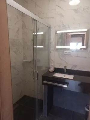 Ein Badezimmer in der Unterkunft Cafe Hotel centrum