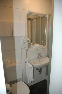 Ein Badezimmer in der Unterkunft Hotel Kurfürst Garni