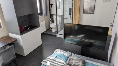 Küche/Küchenzeile in der Unterkunft BUSINESS-MOTEL, free massage chairs, secure XL-Parking, 24h-Checkin