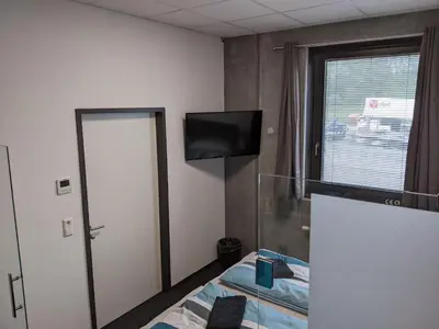 TV/Unterhaltungsangebot in der Unterkunft BUSINESS-MOTEL, free massage chairs, secure XL-Parking, 24h-Checkin