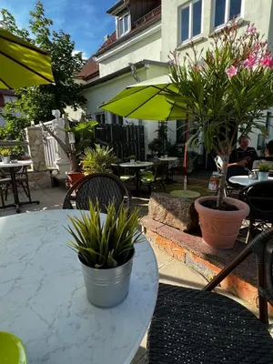 Ein Garten an der Unterkunft Gästehaus Lena