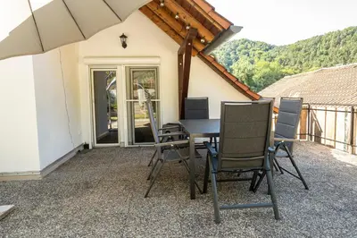 Ein allgemeiner Bergblick oder ein Berglick von des Ferienhauses aus
