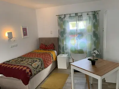 Ein Bett oder Betten in einem Zimmer der Unterkunft Appartement für Monteure 18qm