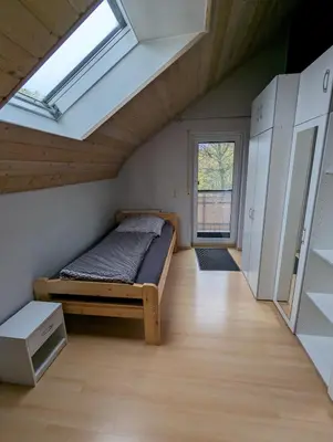 Ein Bett oder Betten in einem Zimmer der Unterkunft Ferienhaus Stein, TOP Monteurwohnung, sehr groß, 4 Einzelzimmer, Doppelzimmer, Übernachtung bis zu 8 Personen möglich