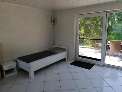 Ein Bett oder Betten in einem Zimmer der Unterkunft Ferienhaus Stein, TOP Monteurwohnung, sehr groß, 4 Einzelzimmer, Doppelzimmer, Übernachtung bis zu 8 Personen möglich