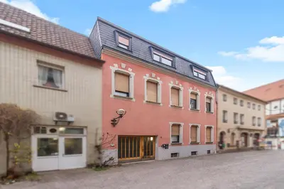 Das Gebäude in dem sich die Ferienwohnung befindet